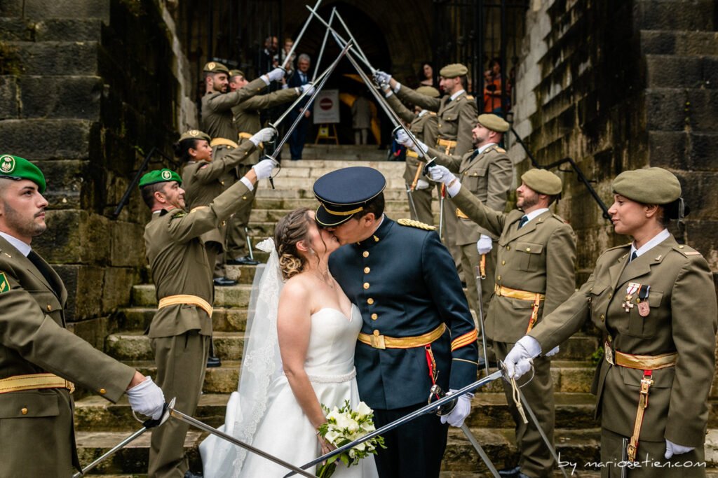 CEREMONIA Fotografo Boda Fotografos Bodas Santander Cantabria El Cristo militar salida sables militares