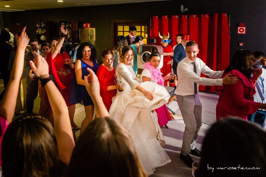 FIESTA Fotografo Boda Fotografos Bodas Solares Cantabria Balneario Castilla Termal